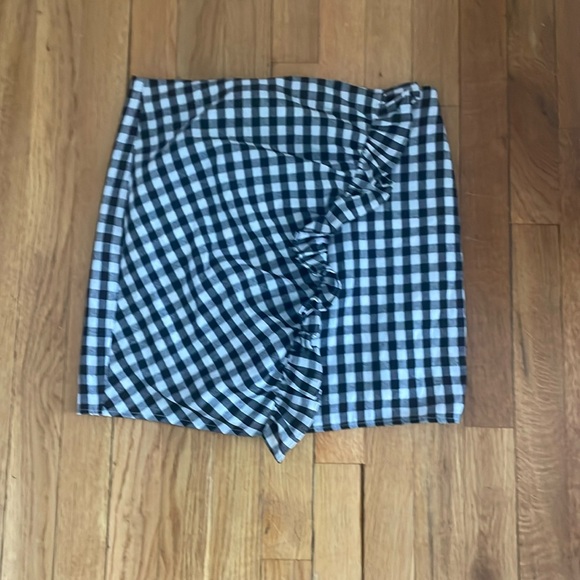 HYFVE Dresses & Skirts - Hyfve Black and White Gingham Riffle mini skirt size medium.
